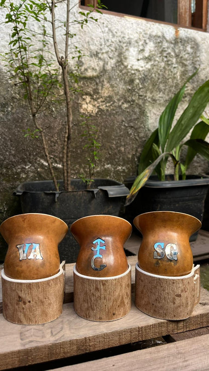 CALABAZA CON DOS INICIALES EN ALPACA + POSA MATES LISO DE REGALO