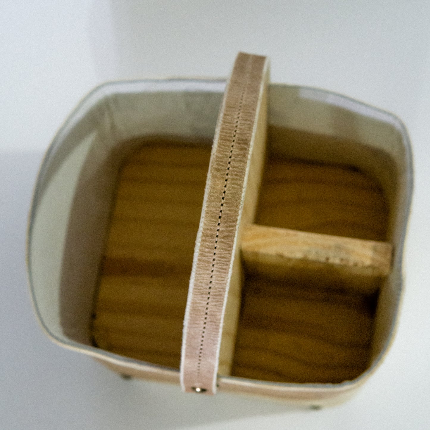 Matera Canasta de Cuero Crudo con Separador