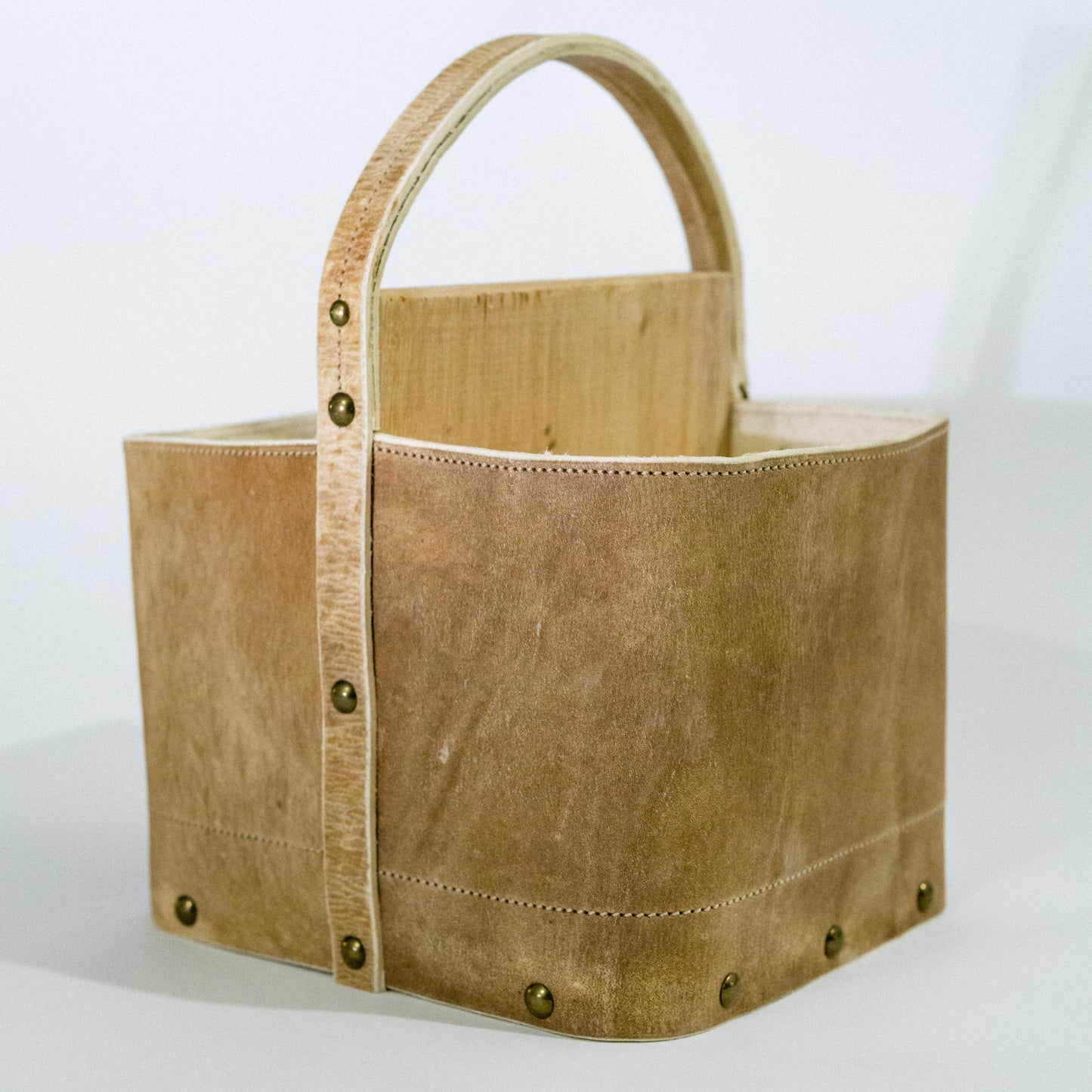 Matera Canasta de Cuero Crudo