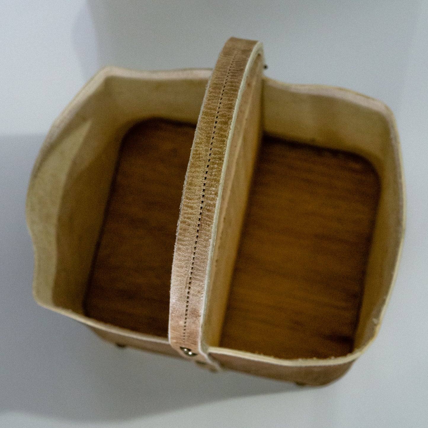 Matera Canasta de Cuero Crudo