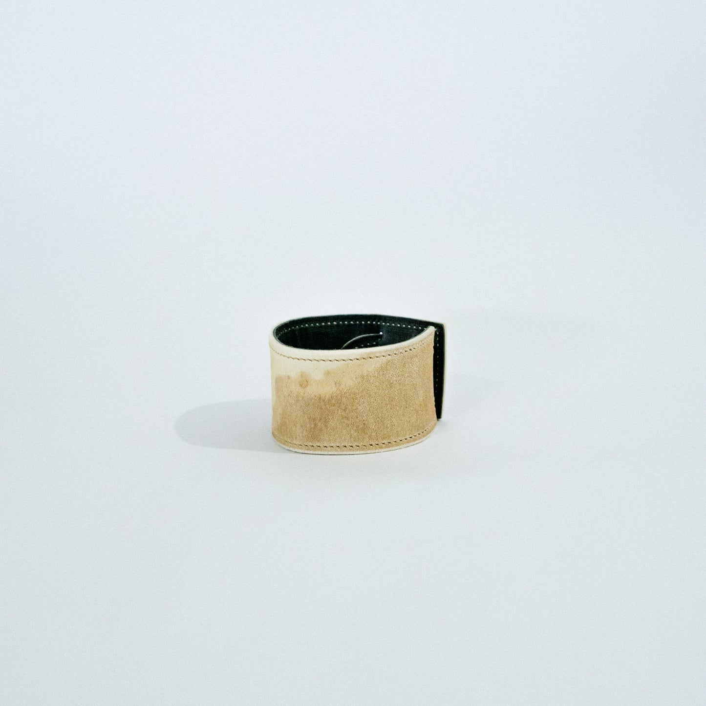 Posa Mate de Cuero Crudo con Costura a Maquina