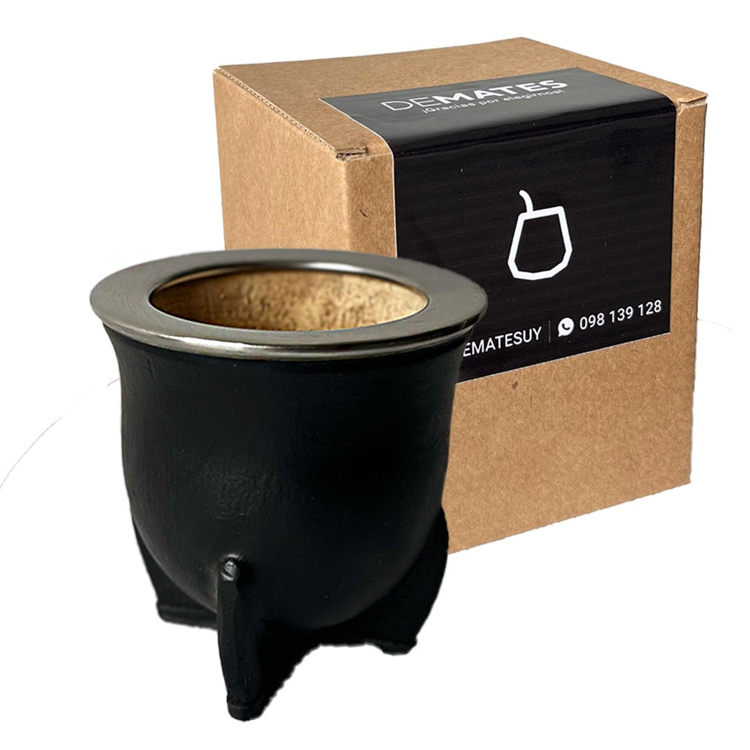 Mate camionero de porongo forrado en cuero